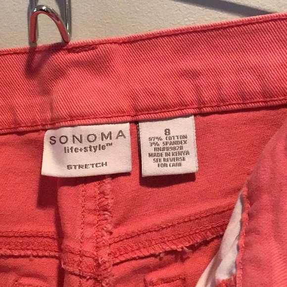 Sonoma Coral Stretch Capri Pants Size 8 Front/Back Pockets Zipper/Button Front - Picture 3 of 3